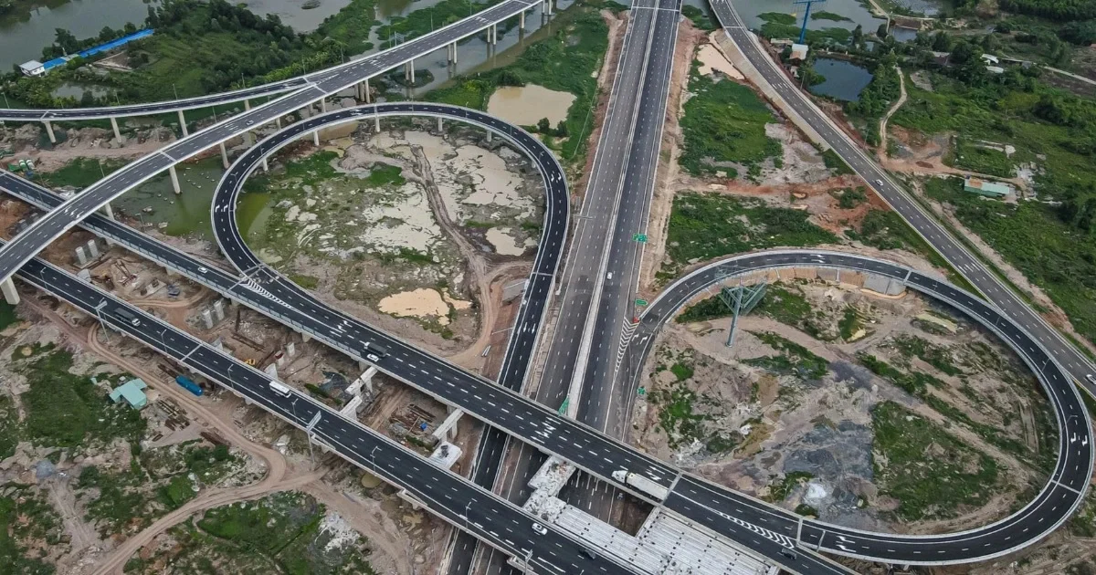 Các nhánh cuối cùng tại nút giao Long Thành sẽ được đưa vào khai thác chiều nay, kết nối hai tuyến cao tốc