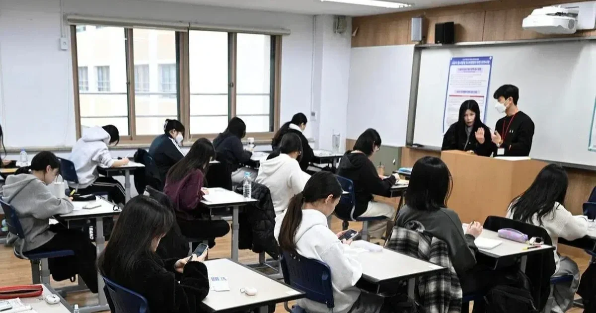 Hàn Quốc ghi nhận trường hợp đầu tiên thí sinh sử dụng kính thông minh tích hợp AI để gian lận trong thi cử