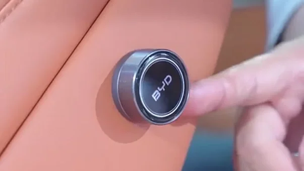 BYD trình làng bộ điều khiển xoay đa năng trên xe hơi