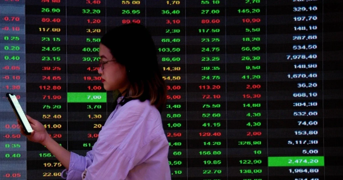 Cổ phiếu hệ sinh thái Vingroup đồng loạt chạm trần, VN-Index vọt mạnh