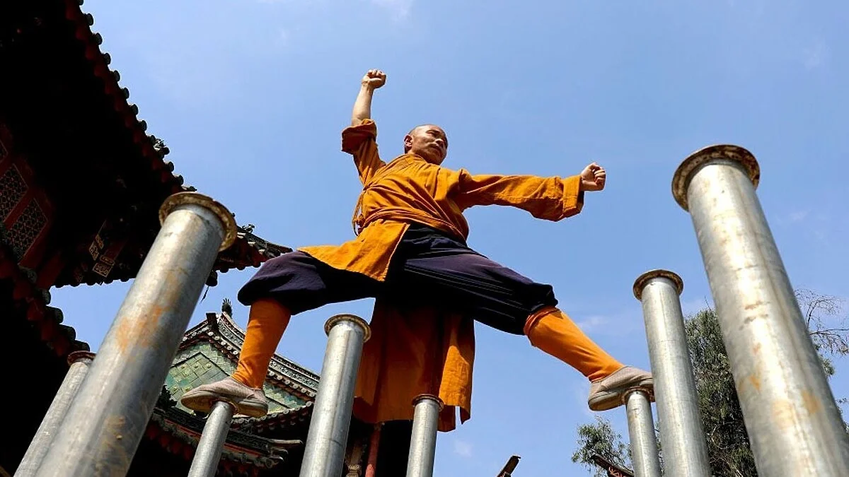 Du khách phương Tây trải nghiệm một ngày đêm luyện võ thuật tại chùa Thiếu Lâm