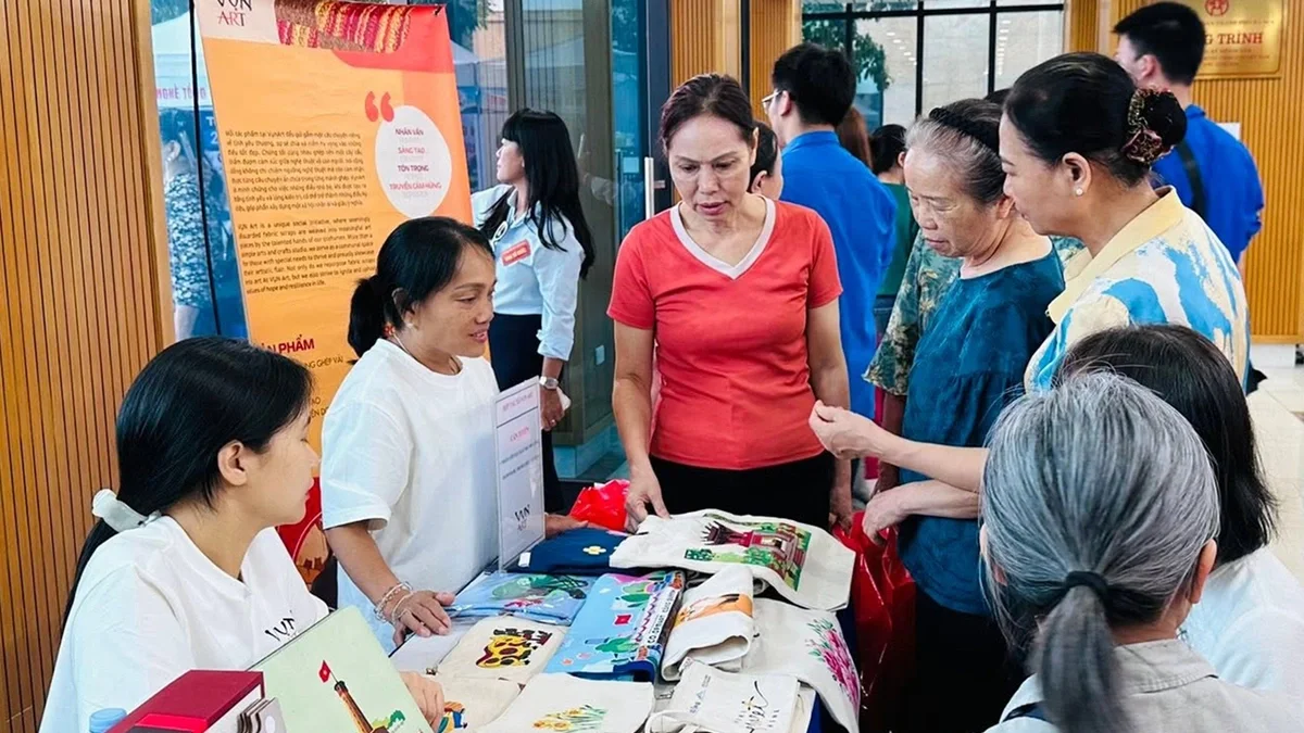 Người cao tuổi tìm việc