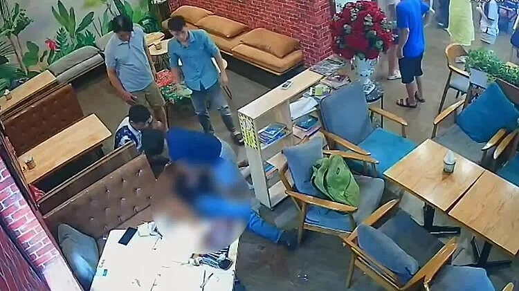 Kịp thời hồi sức tim phổi cho thanh niên đột quỵ tại quán cà phê