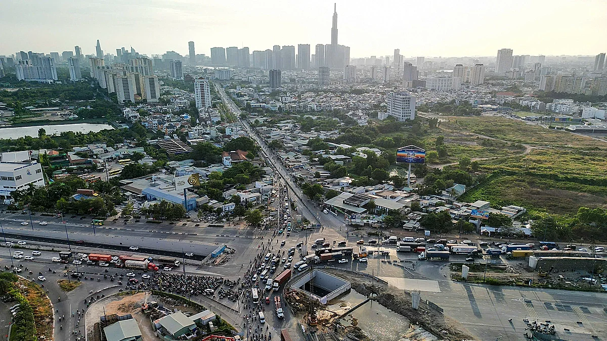 Trễ hẹn hoàn thành, nút giao An Phú đe dọa làm nghẽn tuyến đường huyết mạch đi sân bay Long Thành