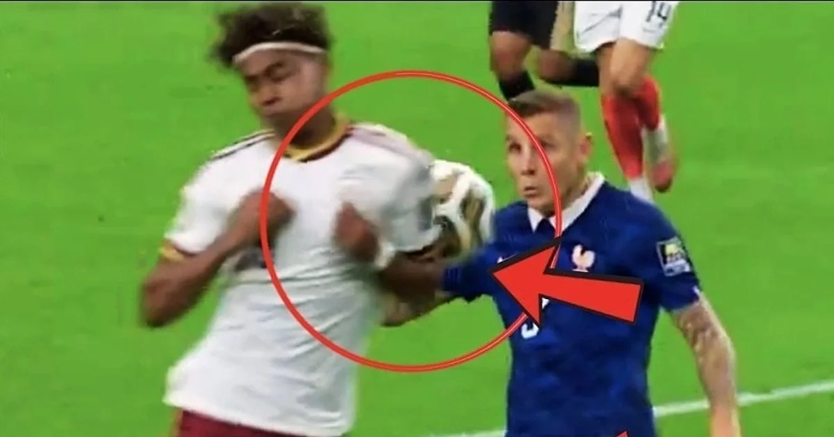 Lý do trọng tài trao penalty cho Tây Ban Nha bất chấp tình huống bóng chạm tay Yamal