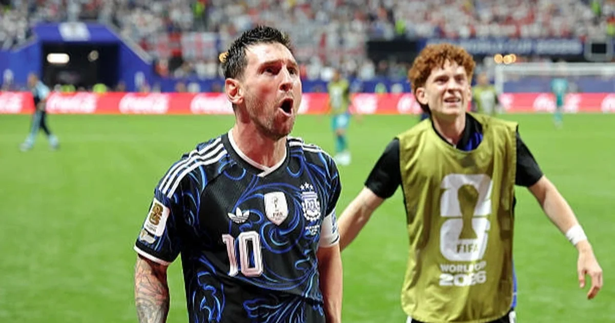 Sự tinh tế trong từng bước chạy của Messi và tài thay người chiến thuật của chiến lược gia Scaloni