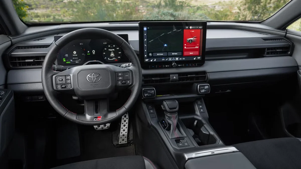 Người mua xe tại Trung Quốc vẫn thích phím cơ học, theo chuyên gia Toyota