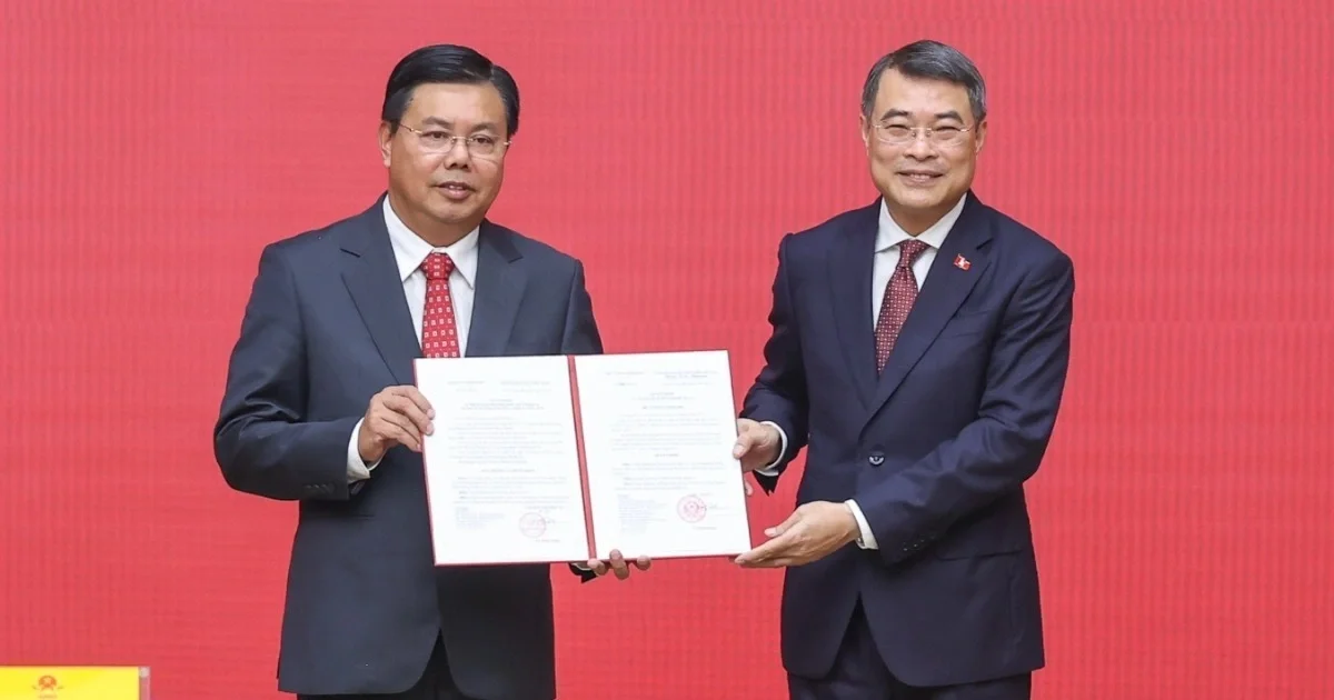 Những yêu cầu then chốt được Thủ tướng nhấn mạnh khi trao quyền Bộ trưởng Bộ Nội vụ